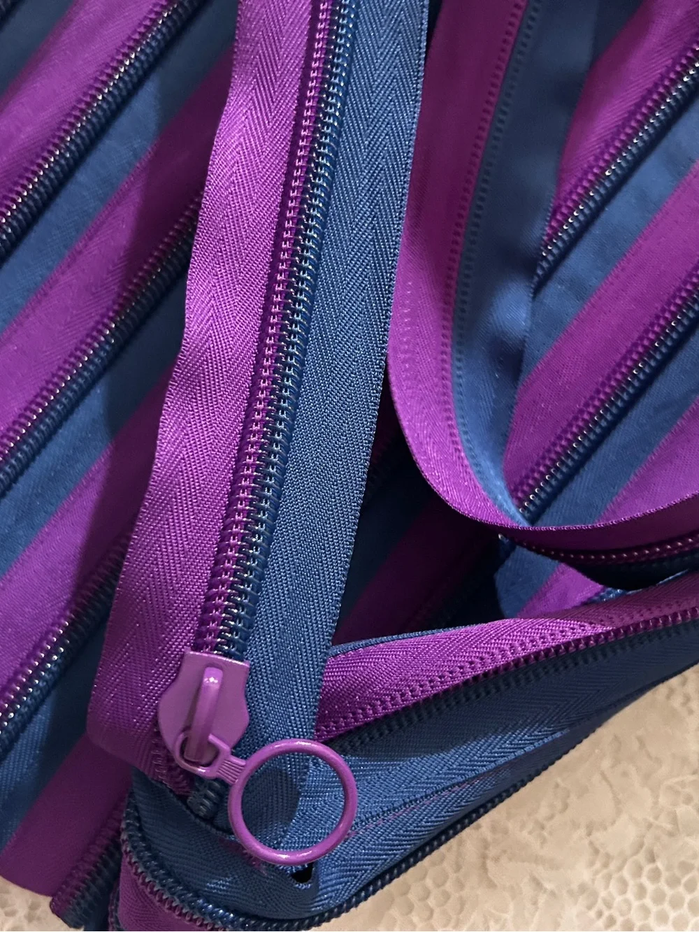 This is a ZIPIT brand shoulder bag Nice! With Bag Charm